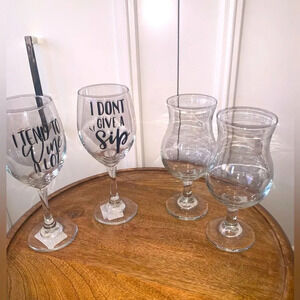 Set 4 wine/frozen drink glasses NWT‎